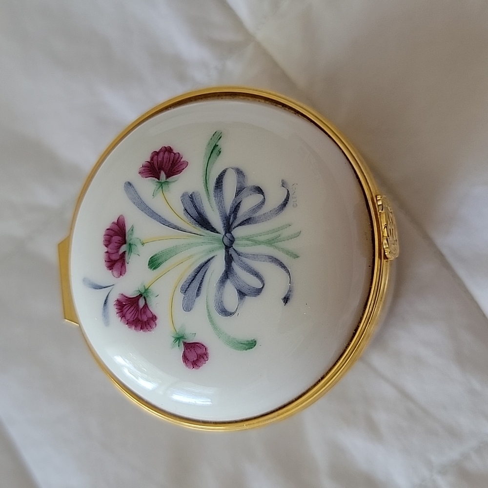 Lennox Porcelain jewelry/Trinket box